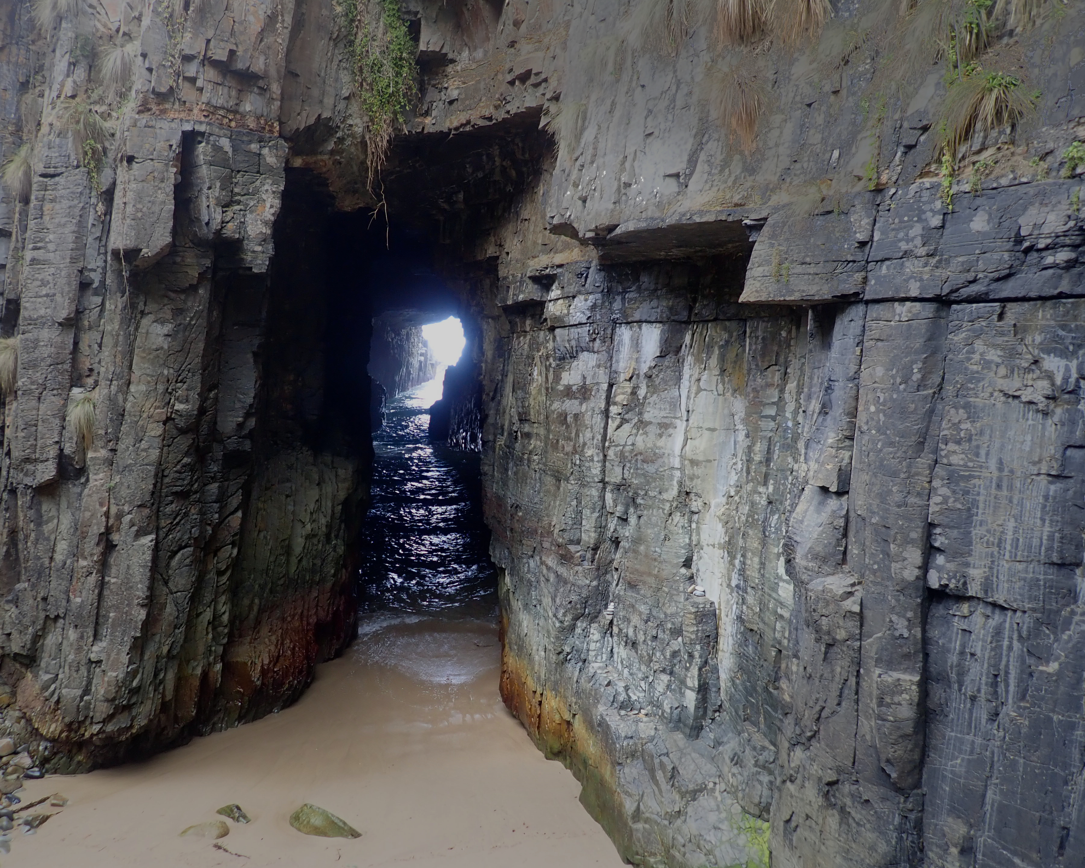 Tasmania Cave 16x20 v2.jpg